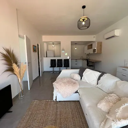 Bellucciu : T2 Avec Terrasse, Jardin Et Parking * Bastelicaccia